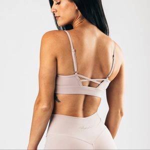 LOOKING FOR: small Alphalete surface limitless